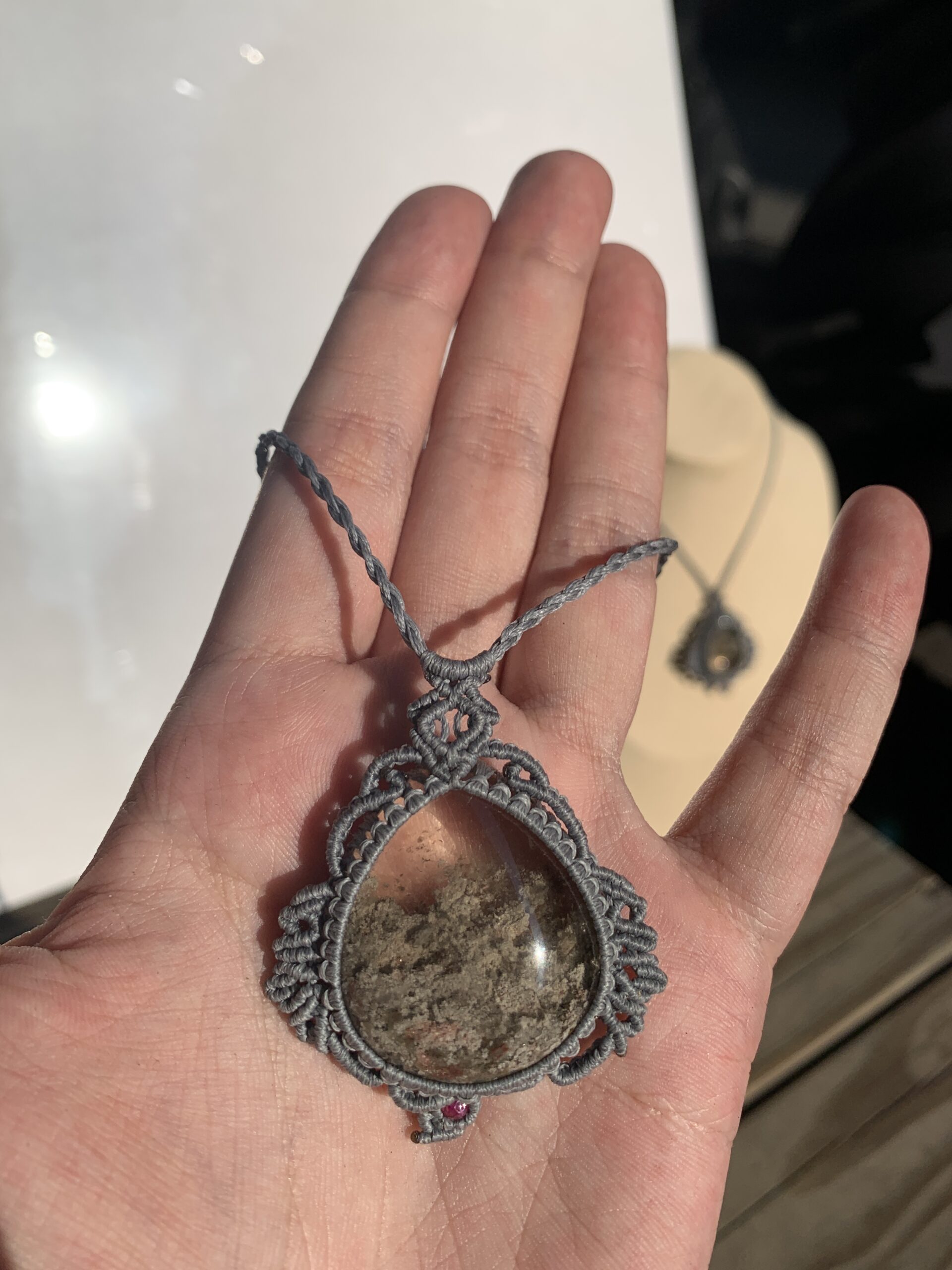 A 幽靈水晶蠟繩編織項鍊